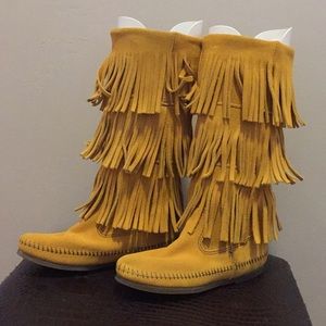Fringe Minnetonka suede moccasin boots